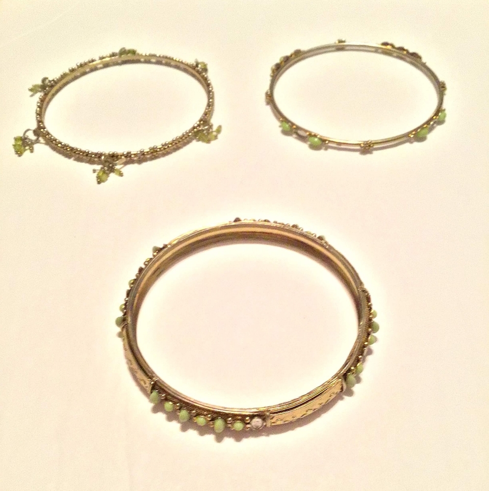 Gold and green costume jewelry bracelets - Picture 1 of 1